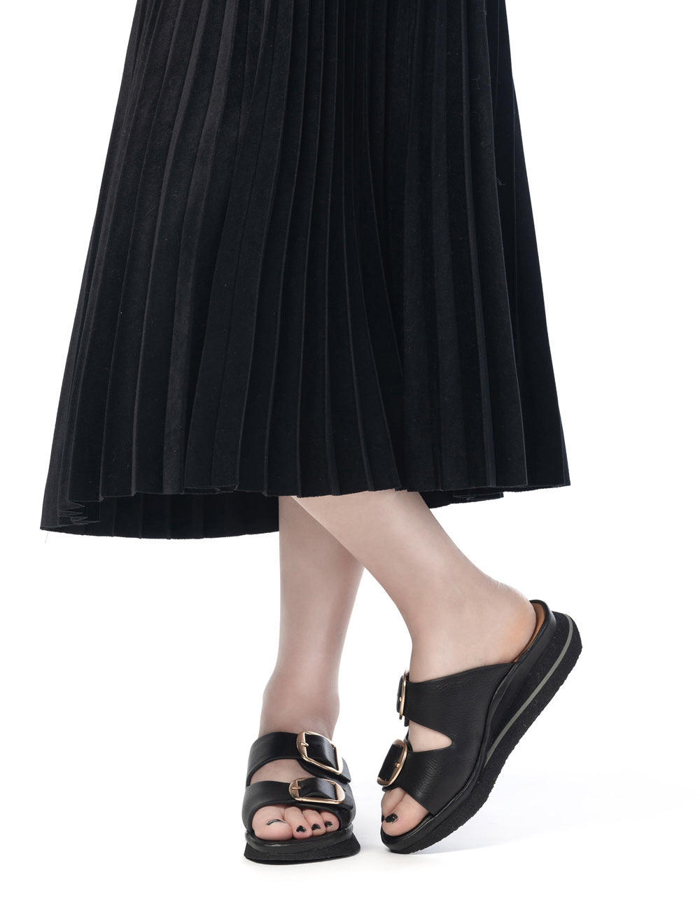 Linda 2 In Black Plonge Leather/Gold Buckle